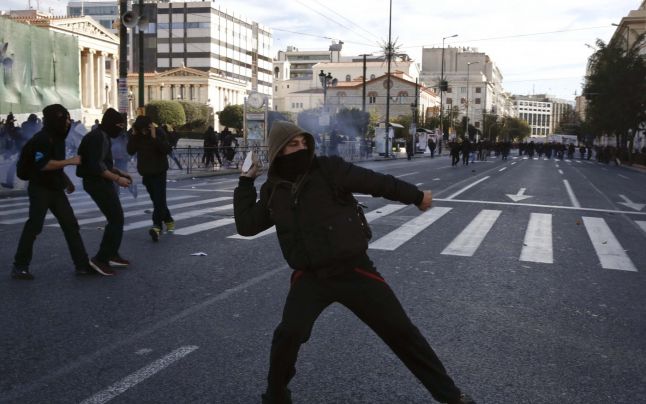 MAE recomandă cetățenilor români să evite prezența la manifestațiile din Ucraina