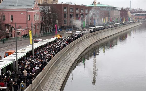 În Rusia, mai mult de 150 000 de credincioși s-au închinat la darurile magilor