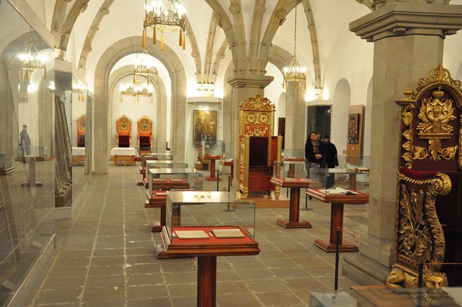 Sala Gotică - interior Evenimente istorice găzduite de Mănăstirea „Sfinții Trei Ierarhi”