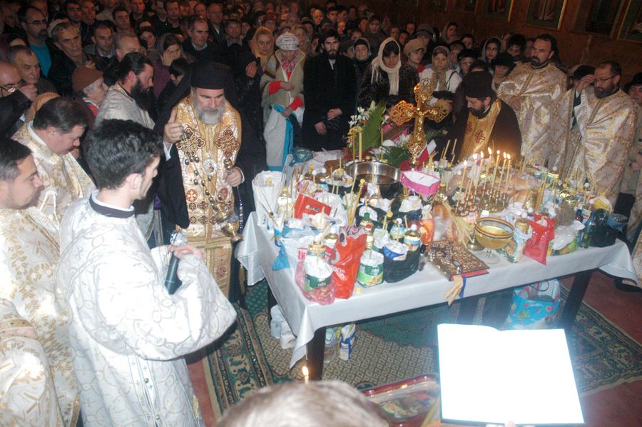 Taina Sfântului Maslu la Valea Budului