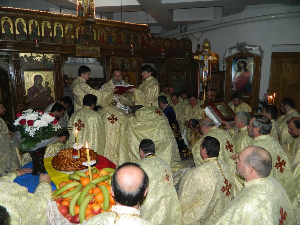 Liturghia celor 100 de preoţi, la Oneşti