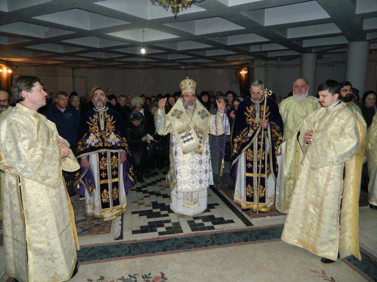 Liturghia celor 100 de preoţi, la Oneşti