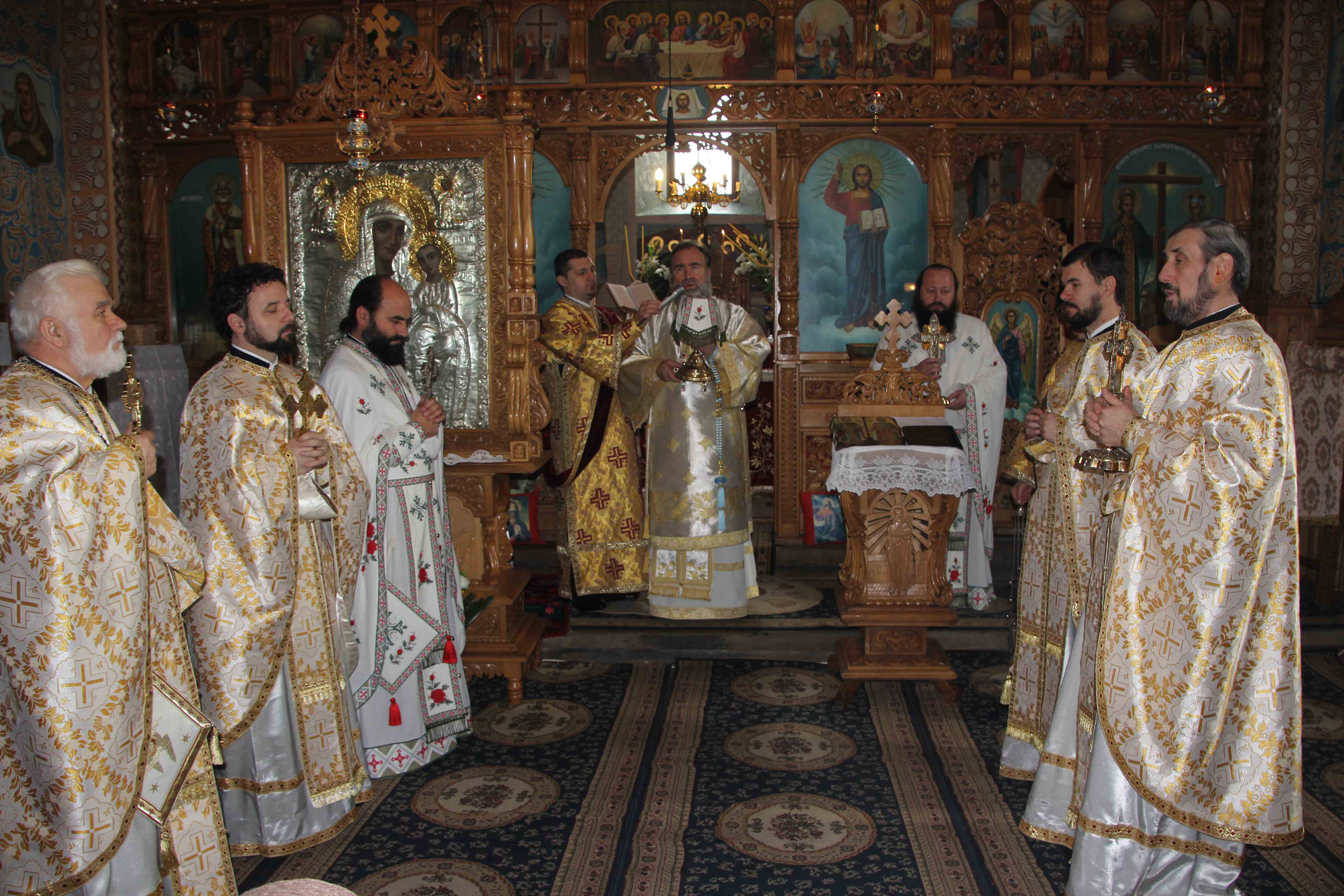 Un nou paroh la Biserica &quot;Sfinţii Împăraţi Constantin şi Elena&quot; din Roman