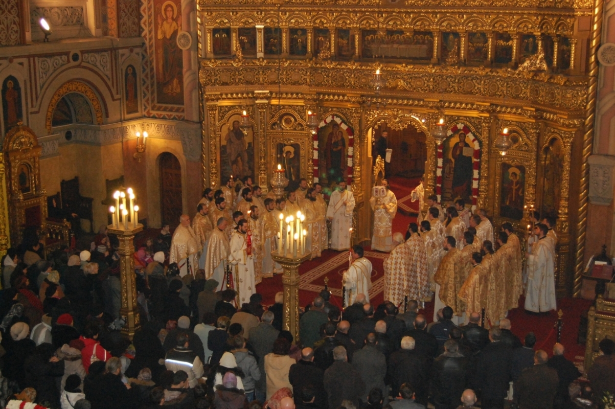 Sfinţii Trei Ierarhi, prăznuiţi la Catedrala mitropolitană din Timişoara Sfinţii Trei Ierarhi, prăznuiţi la Catedrala mitropolitană din Timişoara