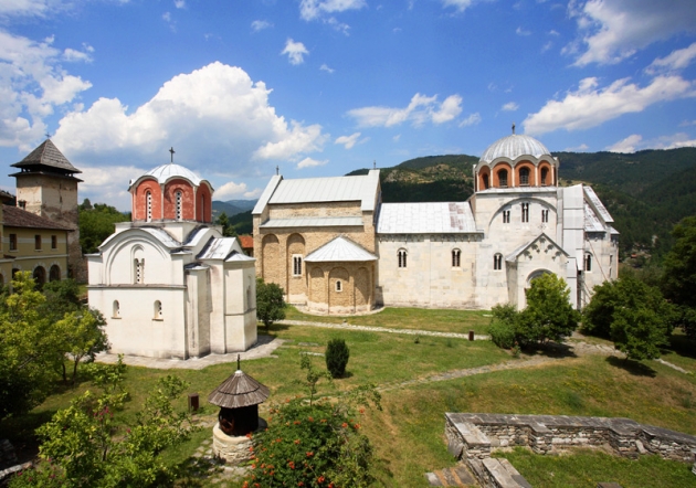 Mănăstirea Studenica – ctitorie a Sfântului Simeon Sfântul Simeon – Izvorâtorul de mir, ctitor al mănăstirii Hilandar