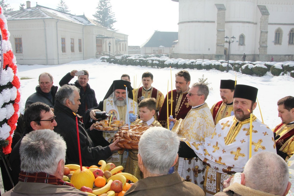 Liturghie arhierească la Catedrala arhiepiscopală din Roman