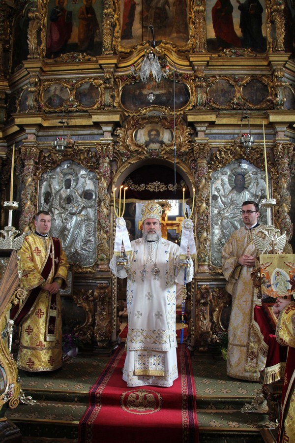 Liturghie arhierească la Catedrala arhiepiscopală din Roman