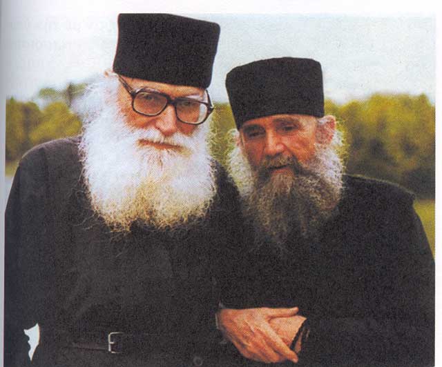 Stareţul Efrem împreună cu Părintele Efrem, fost Egumen al Mănăstirii Filotheu, acum în Arizona, SUA Părintele Efrem Katunakiotul († 27 februarie 1998)