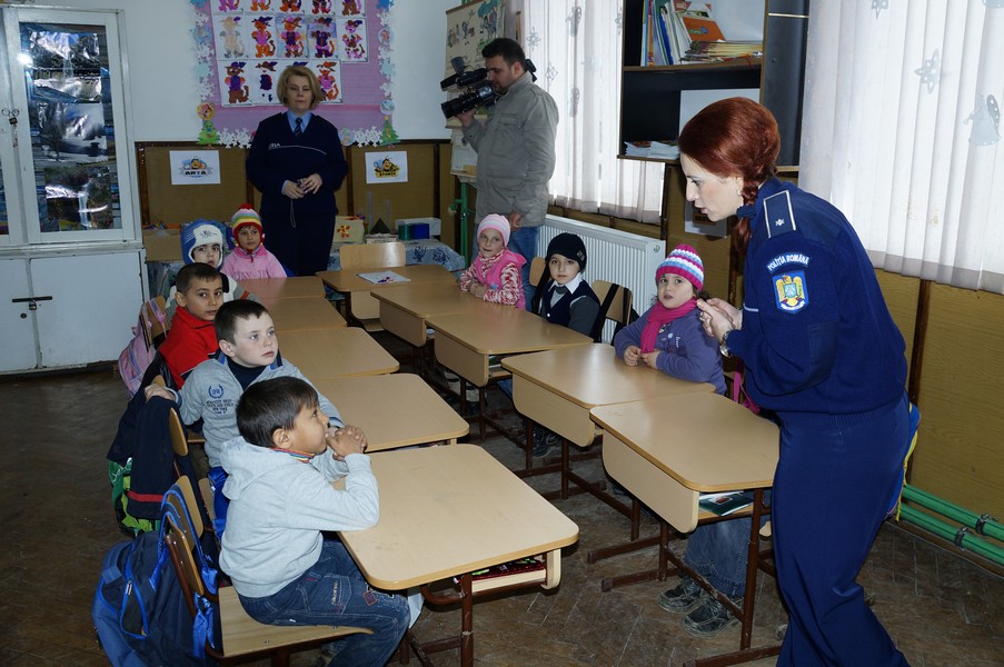 Acțiune educativ-caritabilă pentru copiii din comuna Români