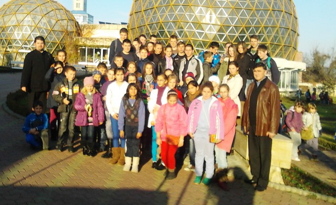 Excursie organizată de Centrele Educaţionale ale Arhiepiscopiei Timişoarei Excursie organizată de Centrele Educaţionale ale Arhiepiscopiei Timişoarei