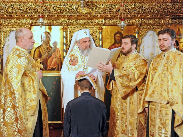 Hirotesie la paraclisul Reședinței Patriarhale