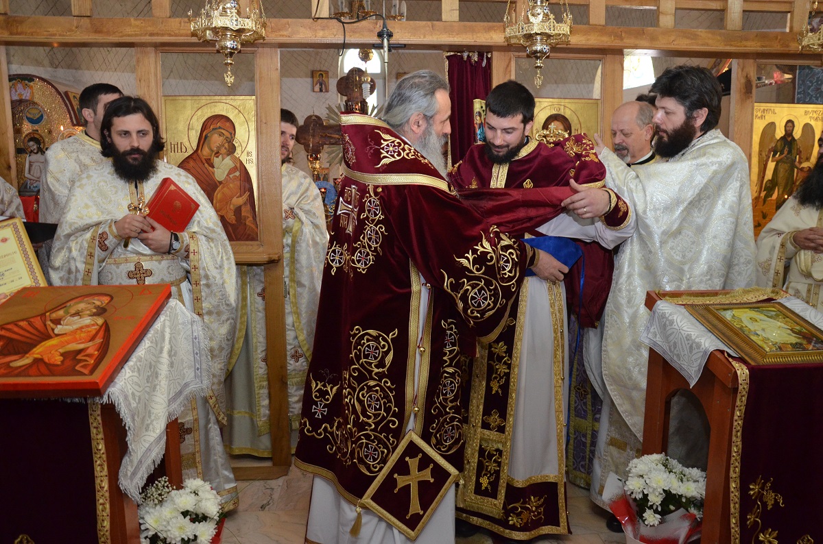 IPS Mitropolit Teofan a oficiat slujba Botezului pentru cel de-al patrulea copil al parohului din Frenciugi