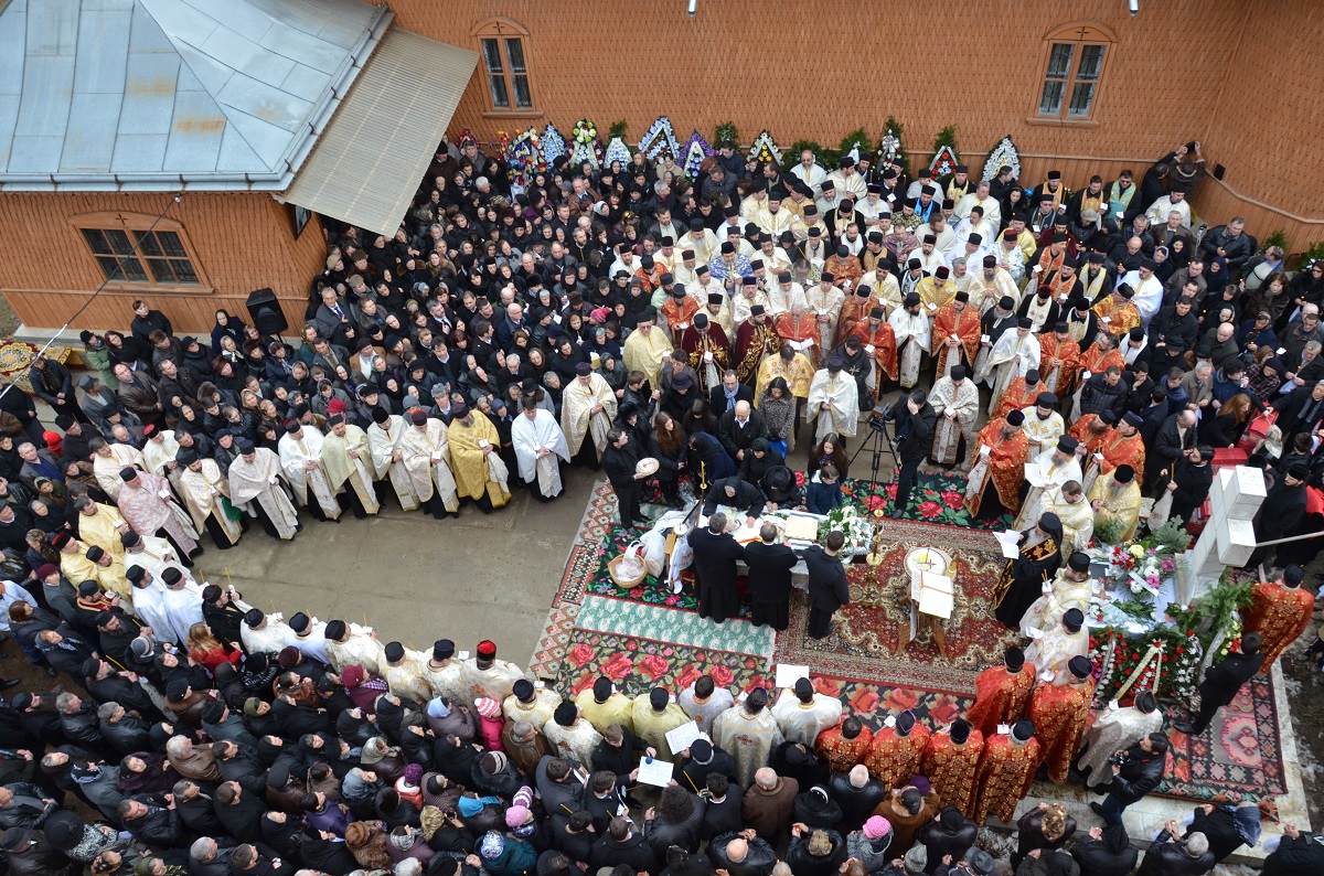 150 de slujitori ai sfintelor altare, prezenți la înmormântarea părintelui Constantin Cojocaru