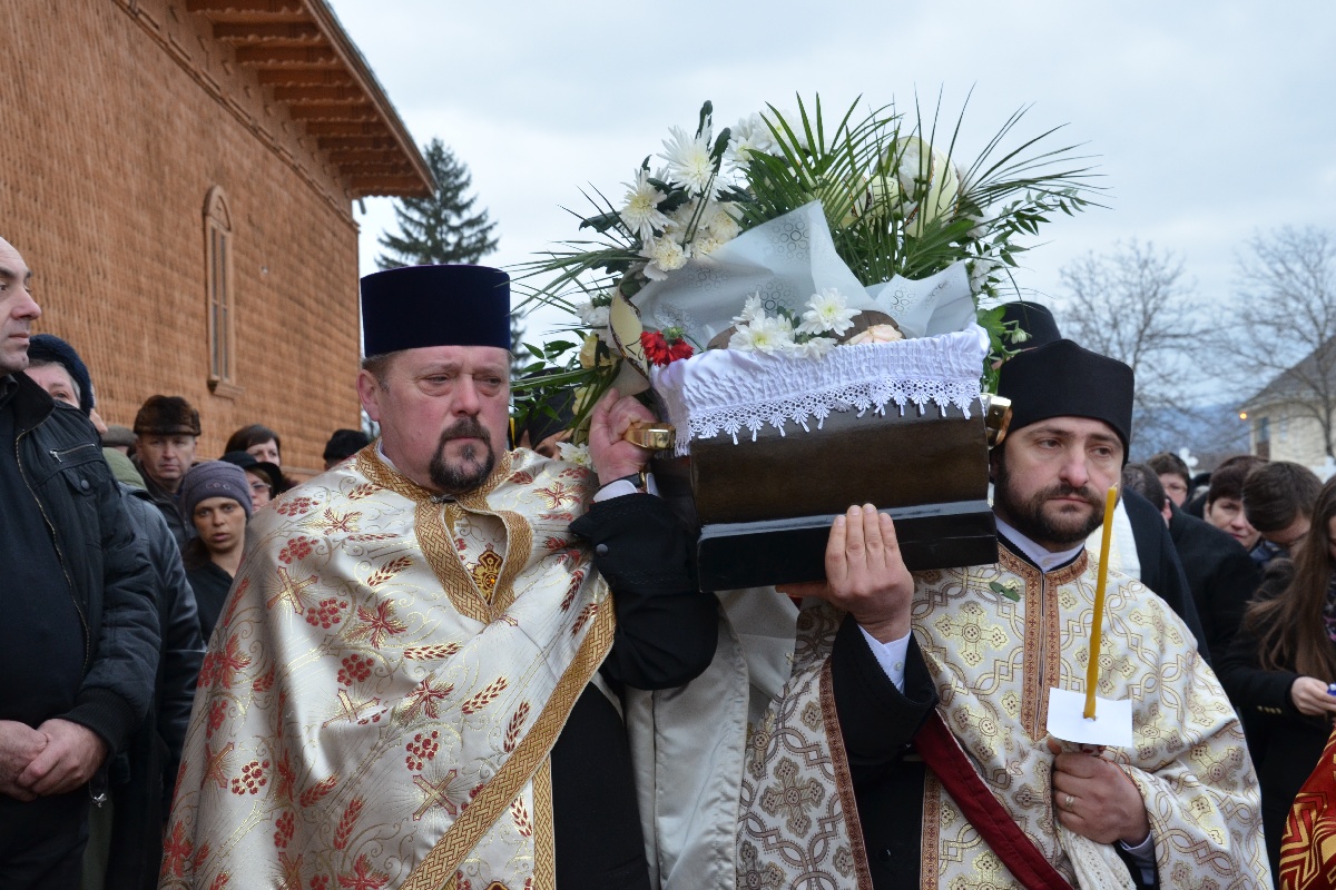 150 de slujitori ai sfintelor altare, prezenți la înmormântarea părintelui Constantin Cojocaru