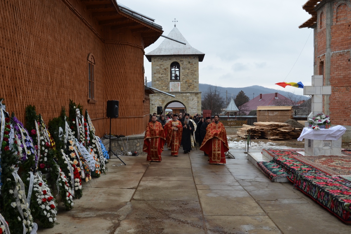 150 de slujitori ai sfintelor altare, prezenți la înmormântarea părintelui Constantin Cojocaru