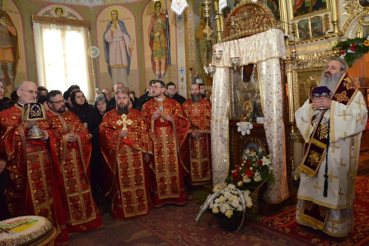 150 de slujitori ai sfintelor altare, prezenți la înmormântarea părintelui Constantin Cojocaru