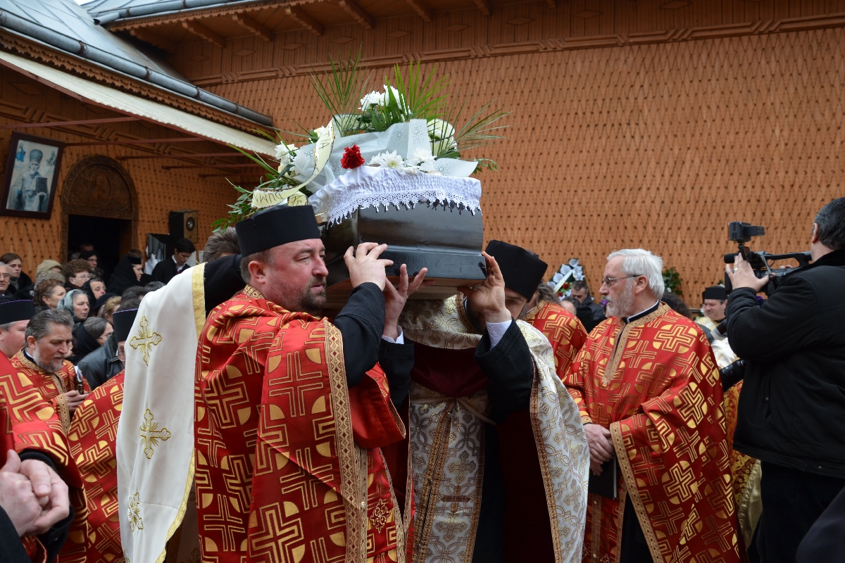 150 de slujitori ai sfintelor altare, prezenți la înmormântarea părintelui Constantin Cojocaru