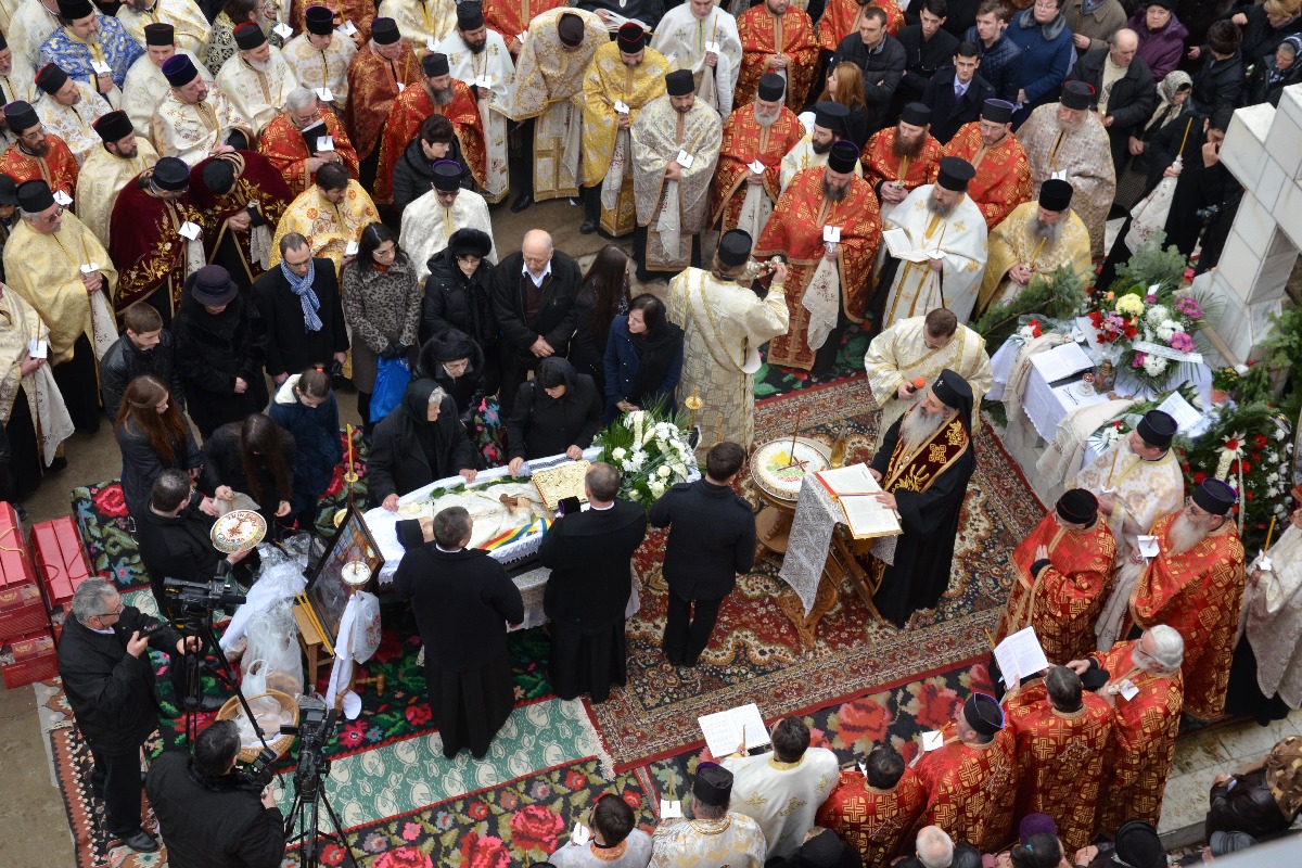 150 de slujitori ai sfintelor altare, prezenți la înmormântarea părintelui Constantin Cojocaru