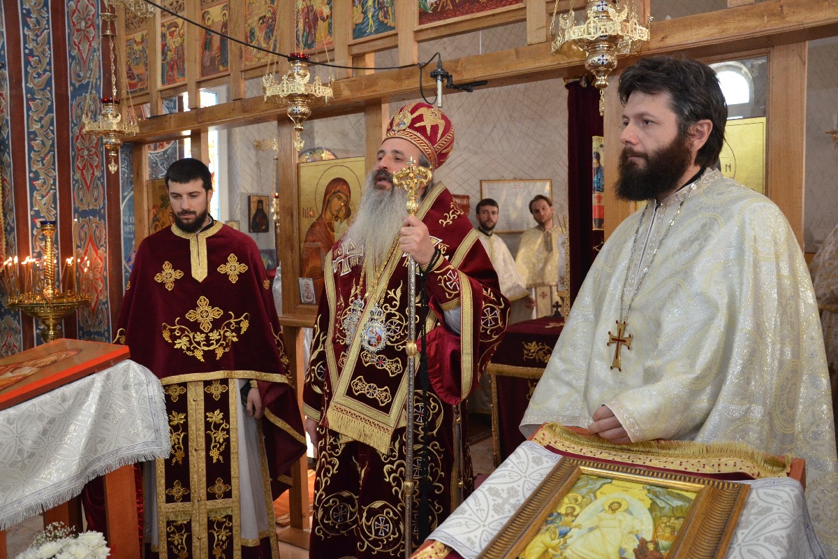 IPS Mitropolit Teofan a oficiat slujba Botezului pentru cel de-al patrulea copil al parohului din Frenciugi