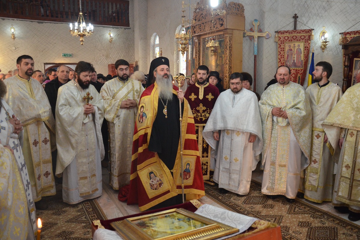 IPS Mitropolit Teofan a oficiat slujba Botezului pentru cel de-al patrulea copil al parohului din Frenciugi