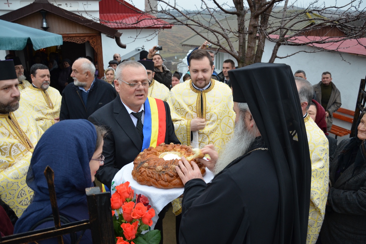 Sfinţire de clopotniţă la Rediu Mitropoliei