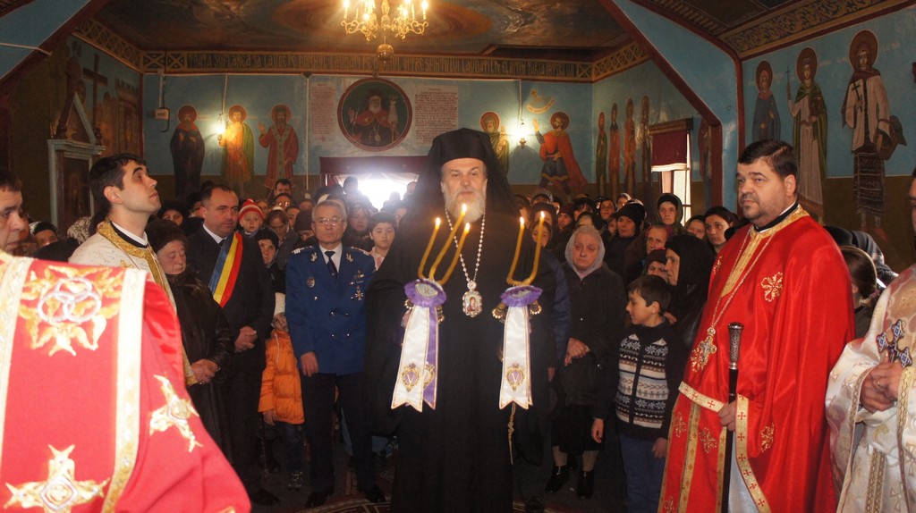 Slujbă arhierească la Parohia Albești (Slobozia)