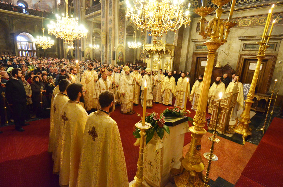 Trebuie să luăm parte la Sfânta Liturghie?