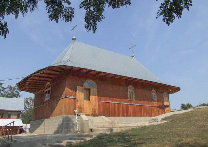 Caraclău, mănăstirea dintre fânețe