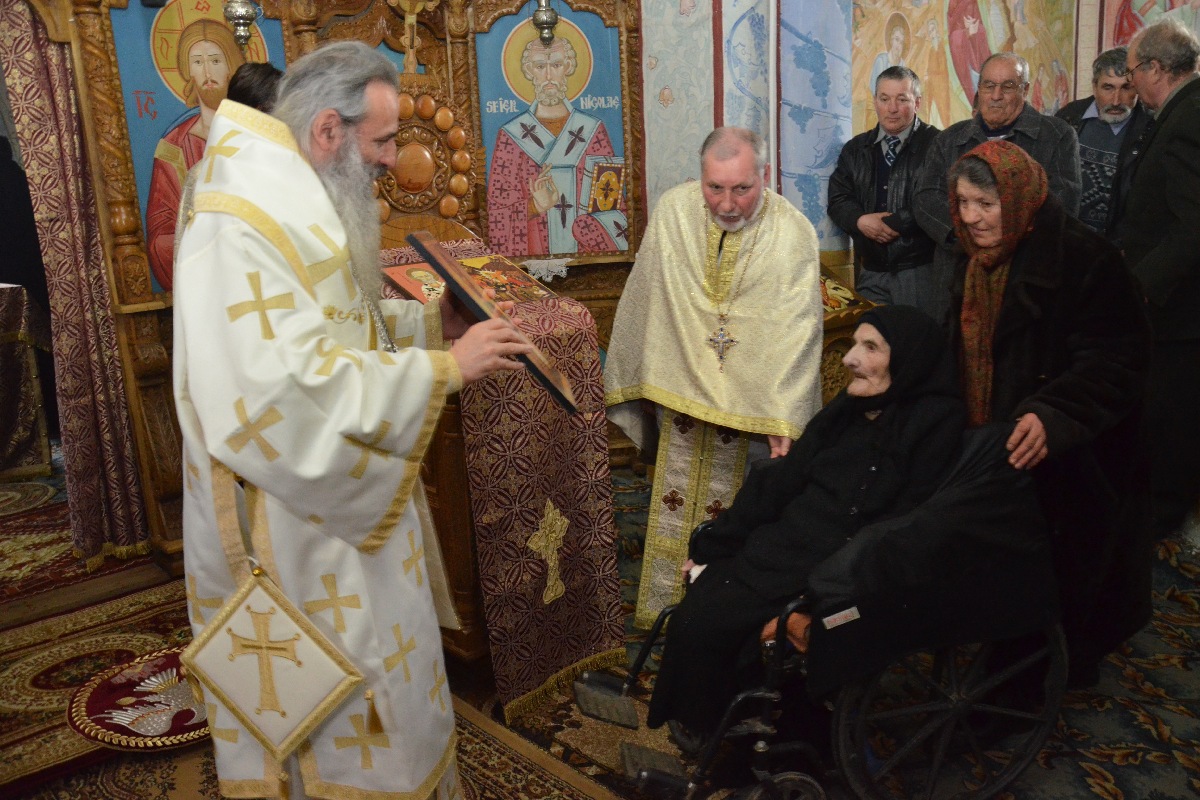 Liturghie arhierească și instalare de preot la Bohotin