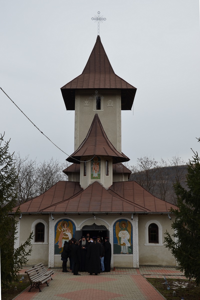 Liturghie arhierească și instalare de preot la Bohotin