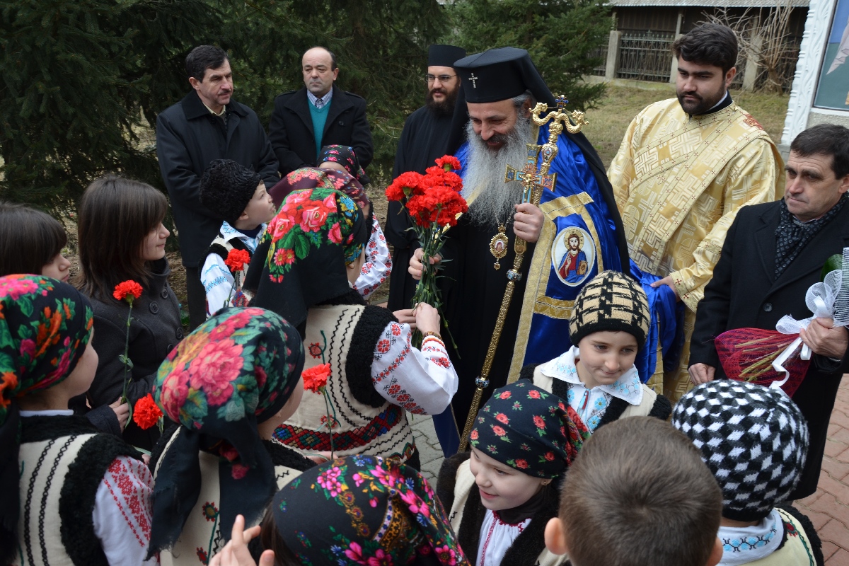 Liturghie arhierească și instalare de preot la Bohotin
