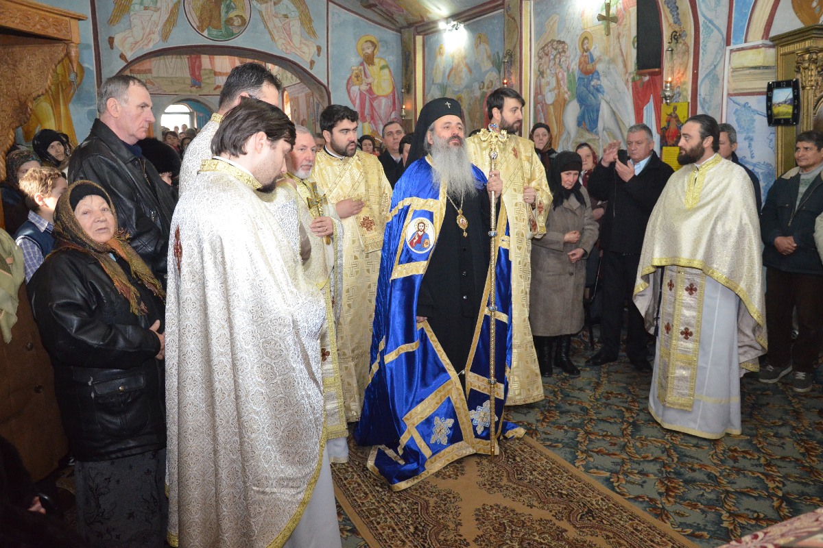 Liturghie arhierească și instalare de preot la Bohotin