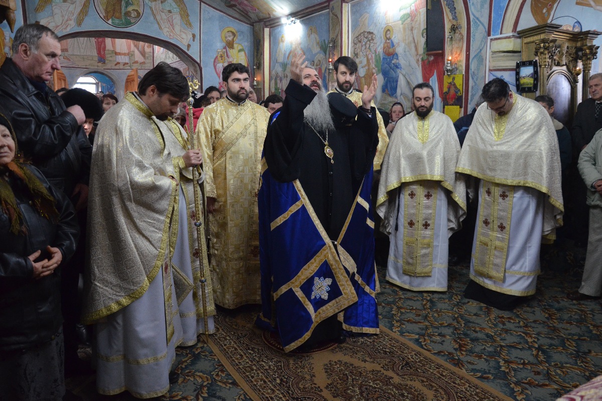 Liturghie arhierească și instalare de preot la Bohotin