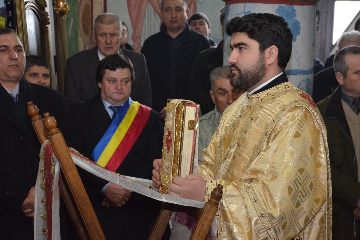 Liturghie arhierească și instalare de preot la Bohotin