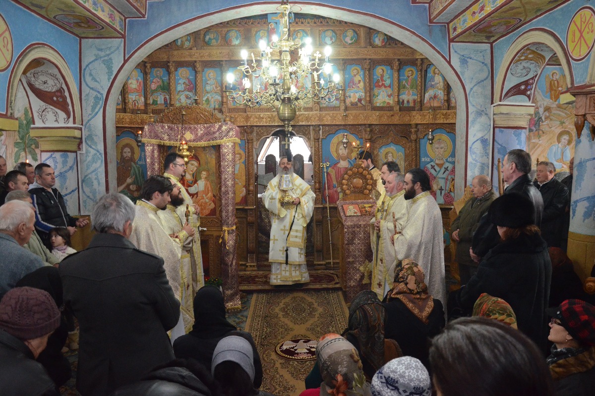 Liturghie arhierească și instalare de preot la Bohotin