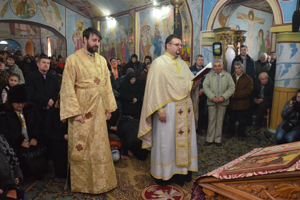 Liturghie arhierească și instalare de preot la Bohotin