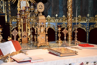 Ce rol are cântarea troparelor de după „Vohod”?