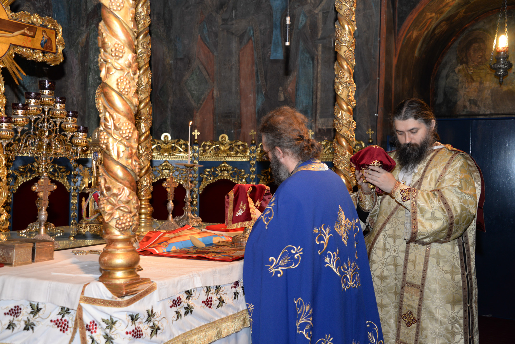 Ce reprezintă punerea Cinstitelor Daruri pe Sfânta Masă după momentul Intrării Mari (Vohodului mare)?