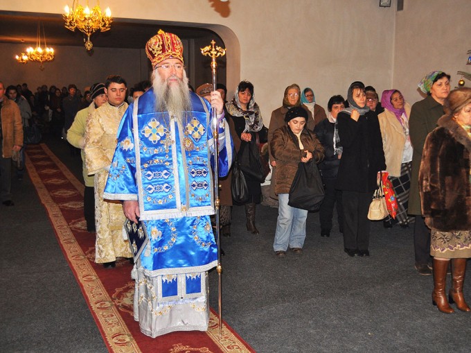 Vizită arhierească la biserica „Sfântul Ştefan” din Turnu Severin Vizită arhierească la biserica „Sfântul Ştefan” din Turnu Severin