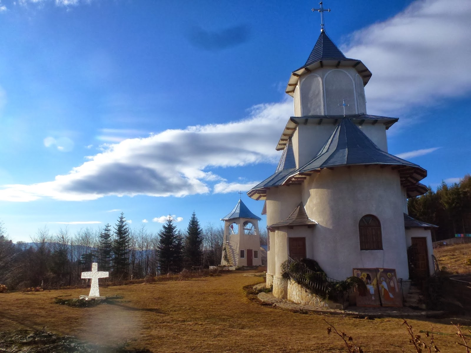 Sfântul Ilie Berzunţi – schitul de pe acoperişul Bacăului