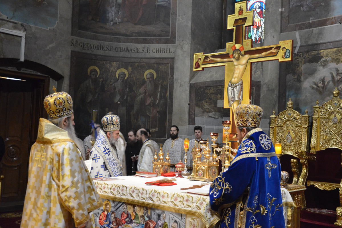 Patru ierarhi, la hramul istoric al Catedralei mitropolitane din Iași