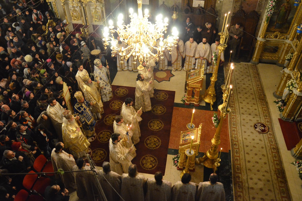 Patru ierarhi, la hramul istoric al Catedralei mitropolitane din Iași
