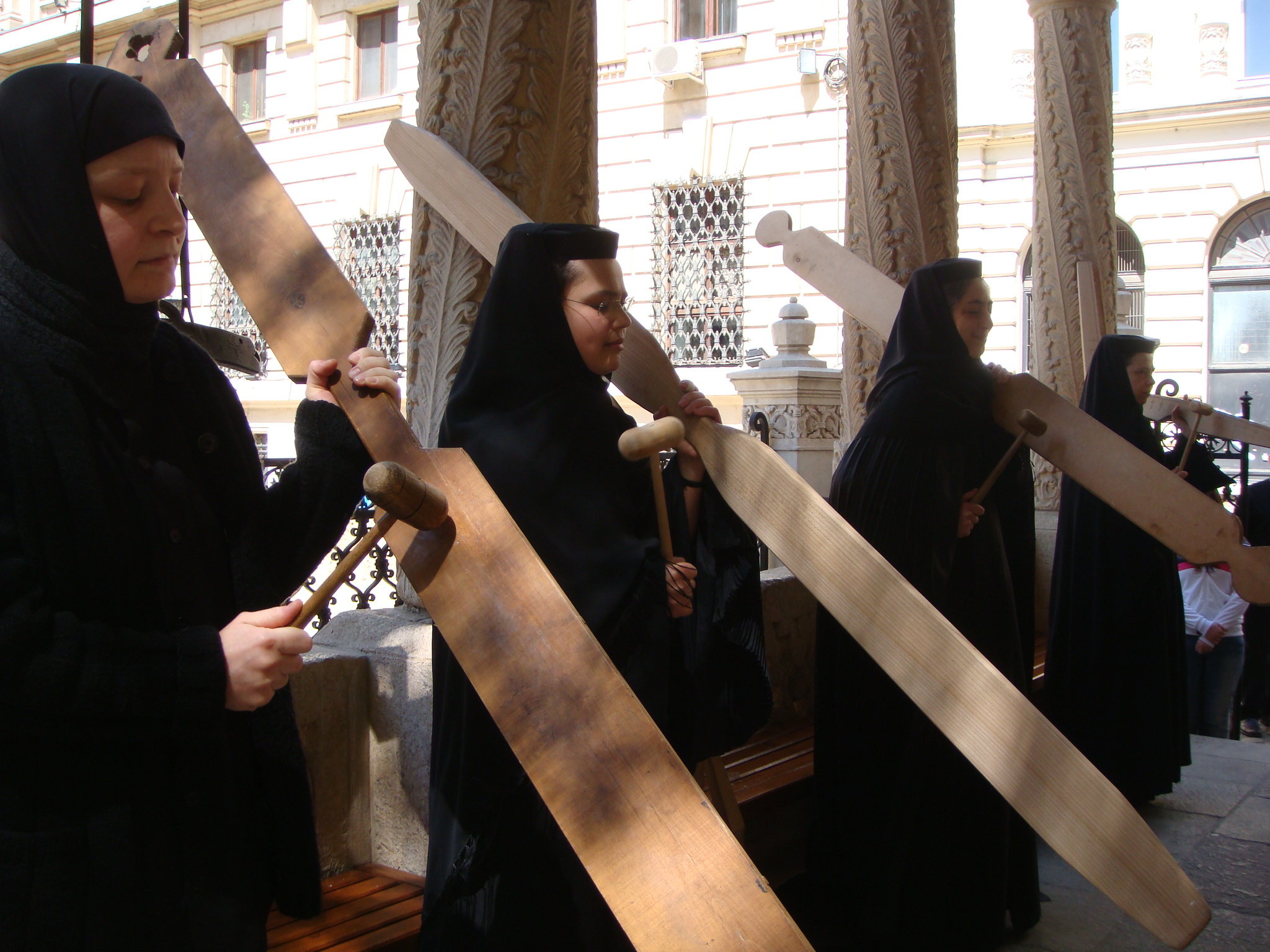 Sunetul lemnului care îndeamnă la rugăciune