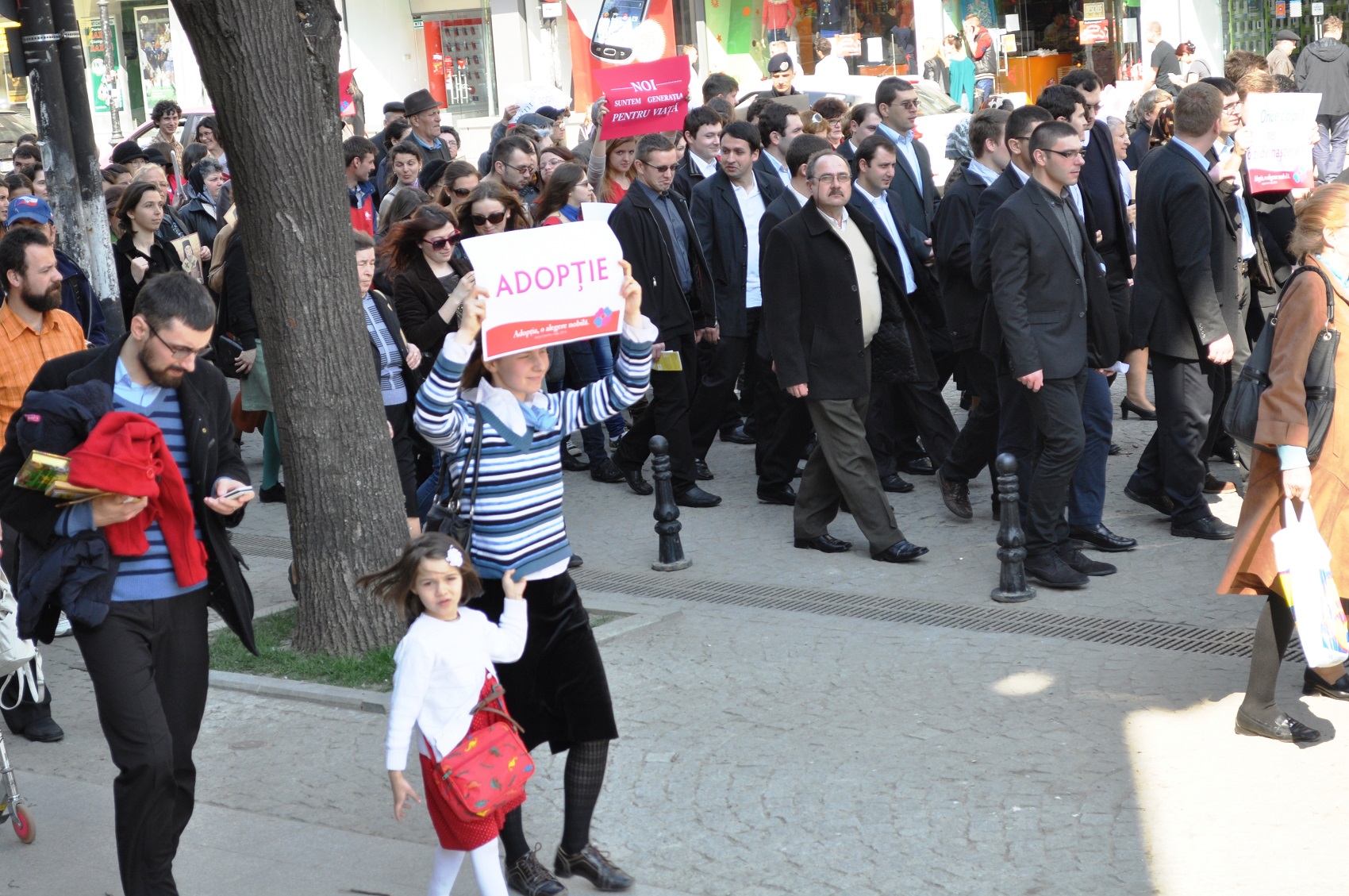 Adopția, o alegere nobilă: „Doar prin puterea exemplului se va schimba ceva!”