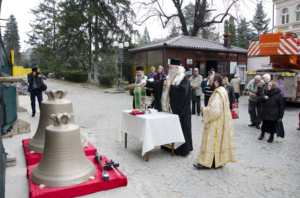 La Catedrala mitropolitană din Iași vor răsuna clopote noi (GALERIE FOTO)