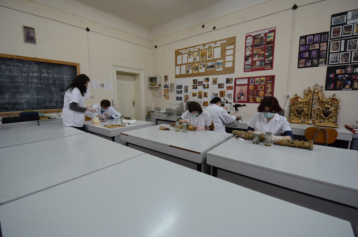 „Obiectele sacre reprezintă o parte din identitatea poporului nostru" „Obiectele sacre reprezintă o parte din identitatea poporului nostru"