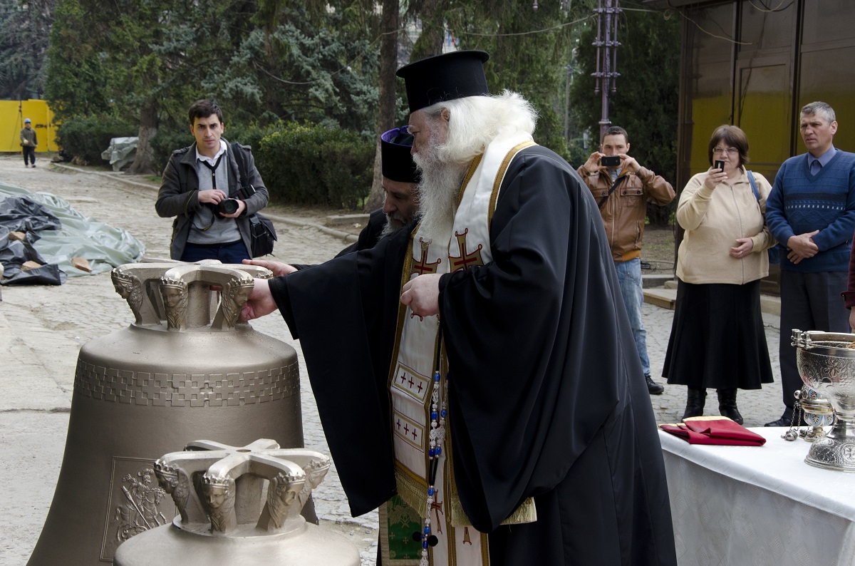 La Catedrala mitropolitană din Iași vor răsuna clopote noi (GALERIE FOTO)