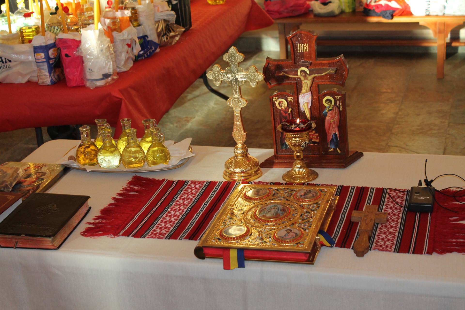 Taina Sfântului Maslu, săvârşită în sobor de şapte preoţi la Villarrobledo