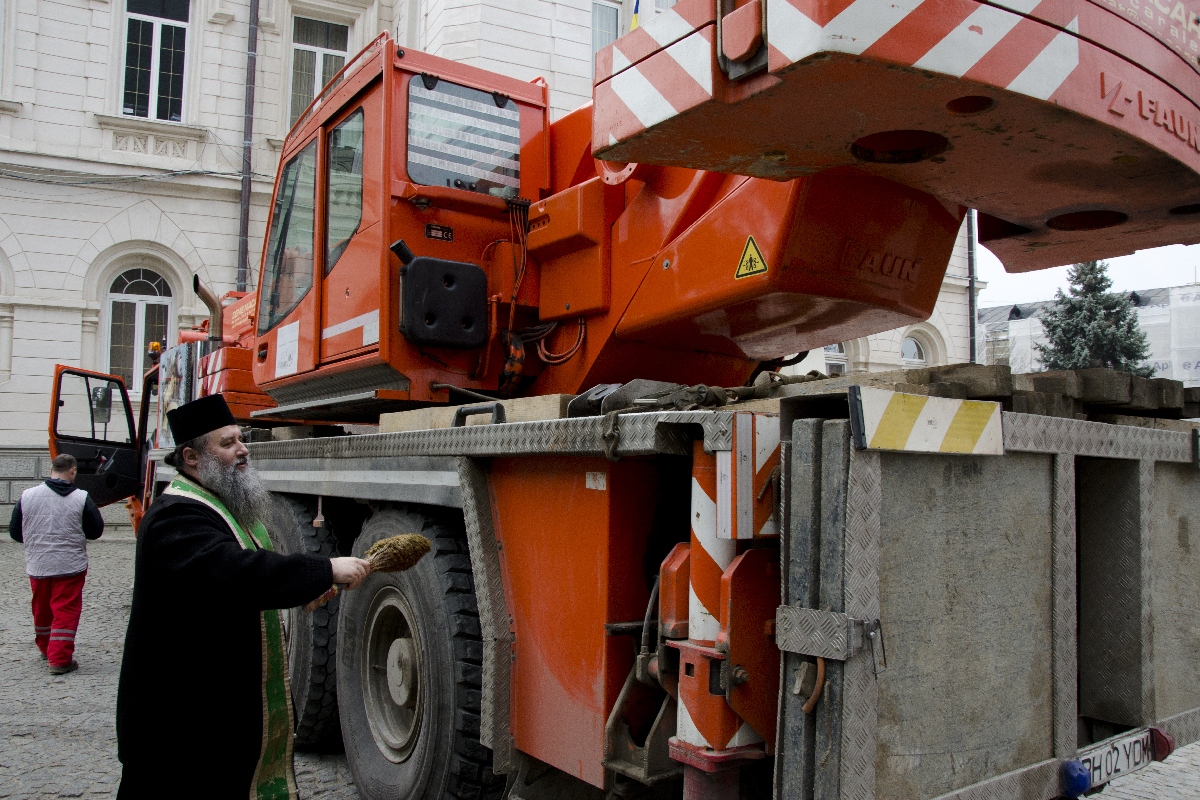 La Catedrala mitropolitană din Iași vor răsuna clopote noi (GALERIE FOTO)
