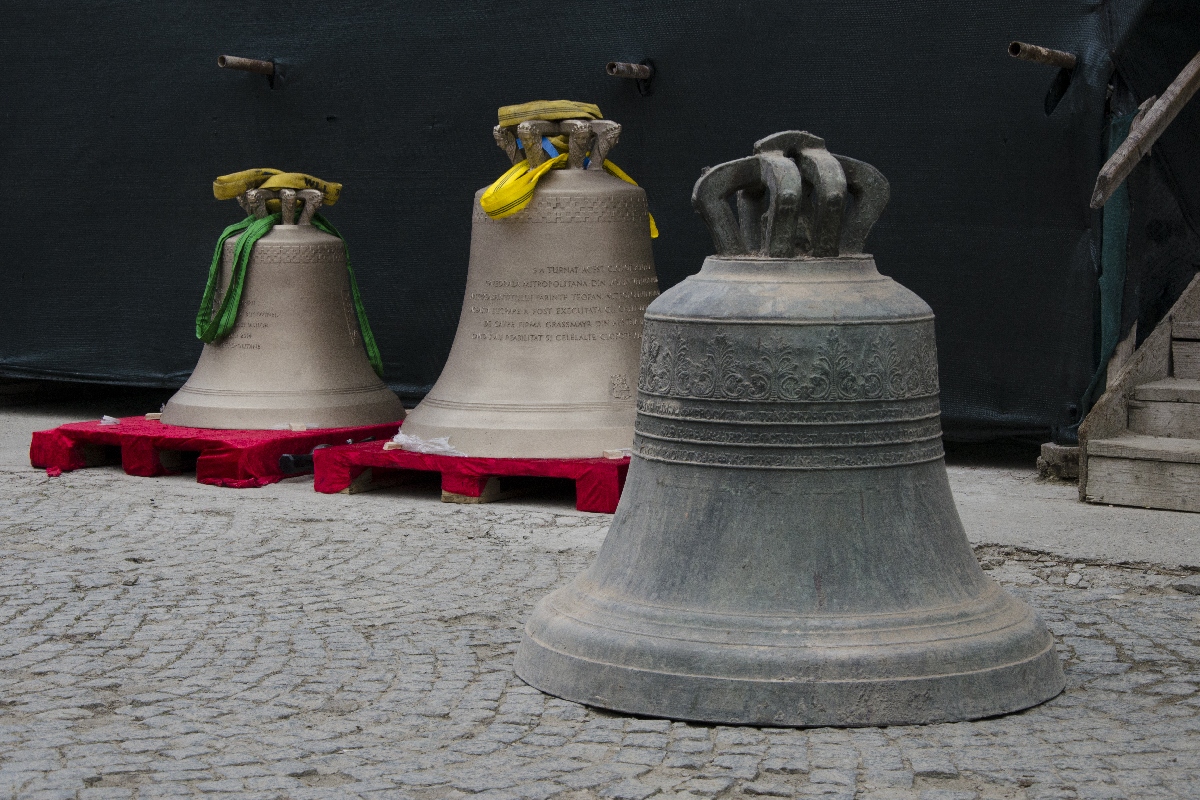 La Catedrala mitropolitană din Iași vor răsuna clopote noi (GALERIE FOTO)